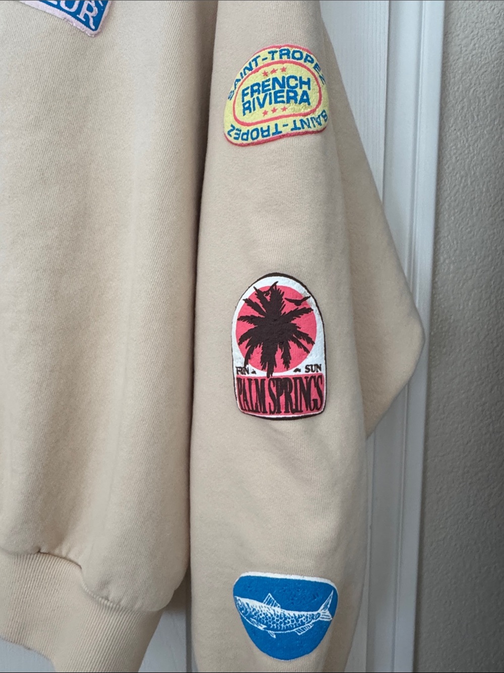 Daydreamer LA Beige Beach Themed Travel Patch Crewneck Sweatshirt Oversized OS - Picture 4 of 11